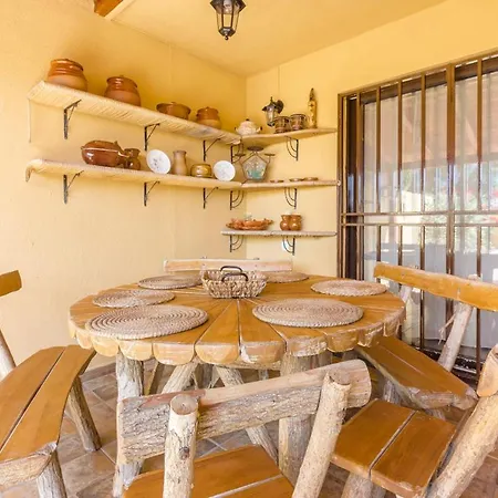 Villa Sleeps 4 With Wifi